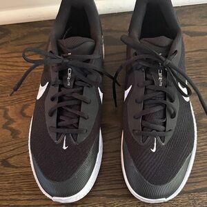 Nike Men's Vaporlite tennis court shoe.